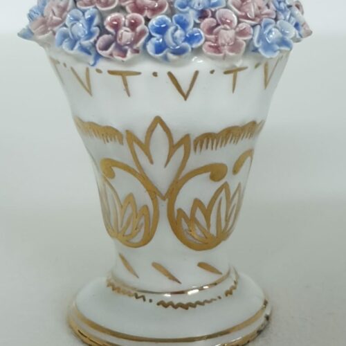 Salero de porcelana