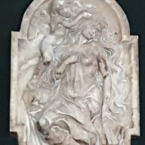 Bajorrelieve de alabastro representación de la primavera.