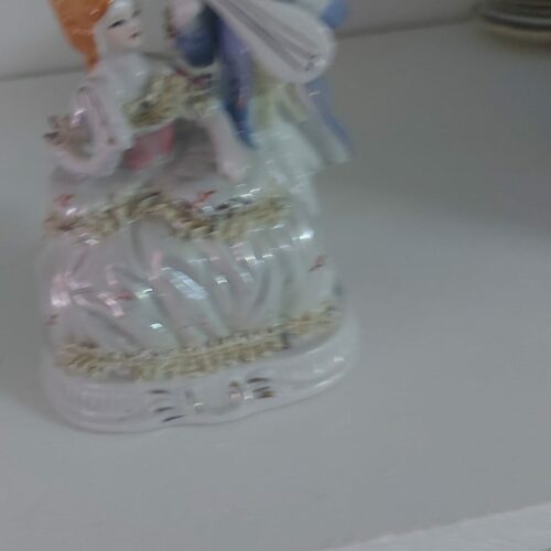 Figura de porcelana de dos músicos