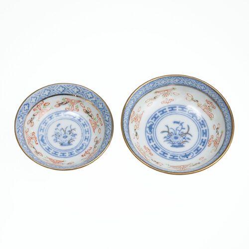 Pareja de platos decorativo de  porcelana