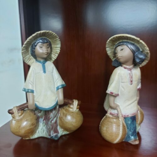 Figura de Niños orientales de porcelana Lladró.