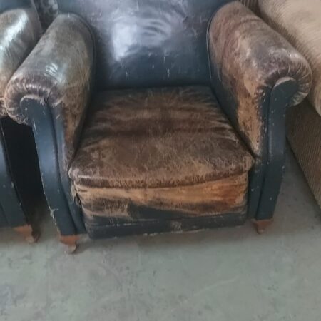 Sillón cuero verde mediados siglo XX